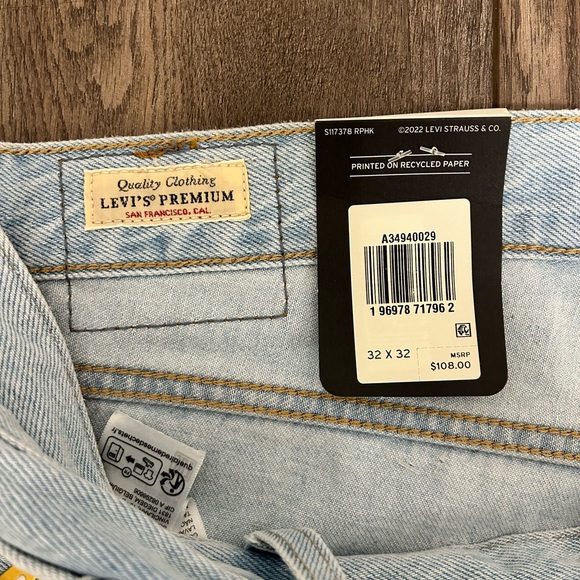 NWT. Levi’s Premium denim. Baggy Dad, mid rise, loose, straight leg. Size 32x32 - Picture 6 of 6
